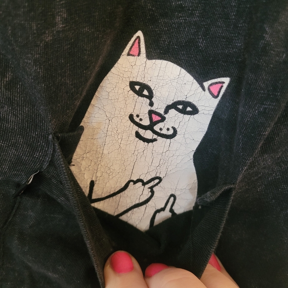 RIPNDIP charcoal T-Shirt with Cat Pocket flipping the bird. - Picture 4 of 8